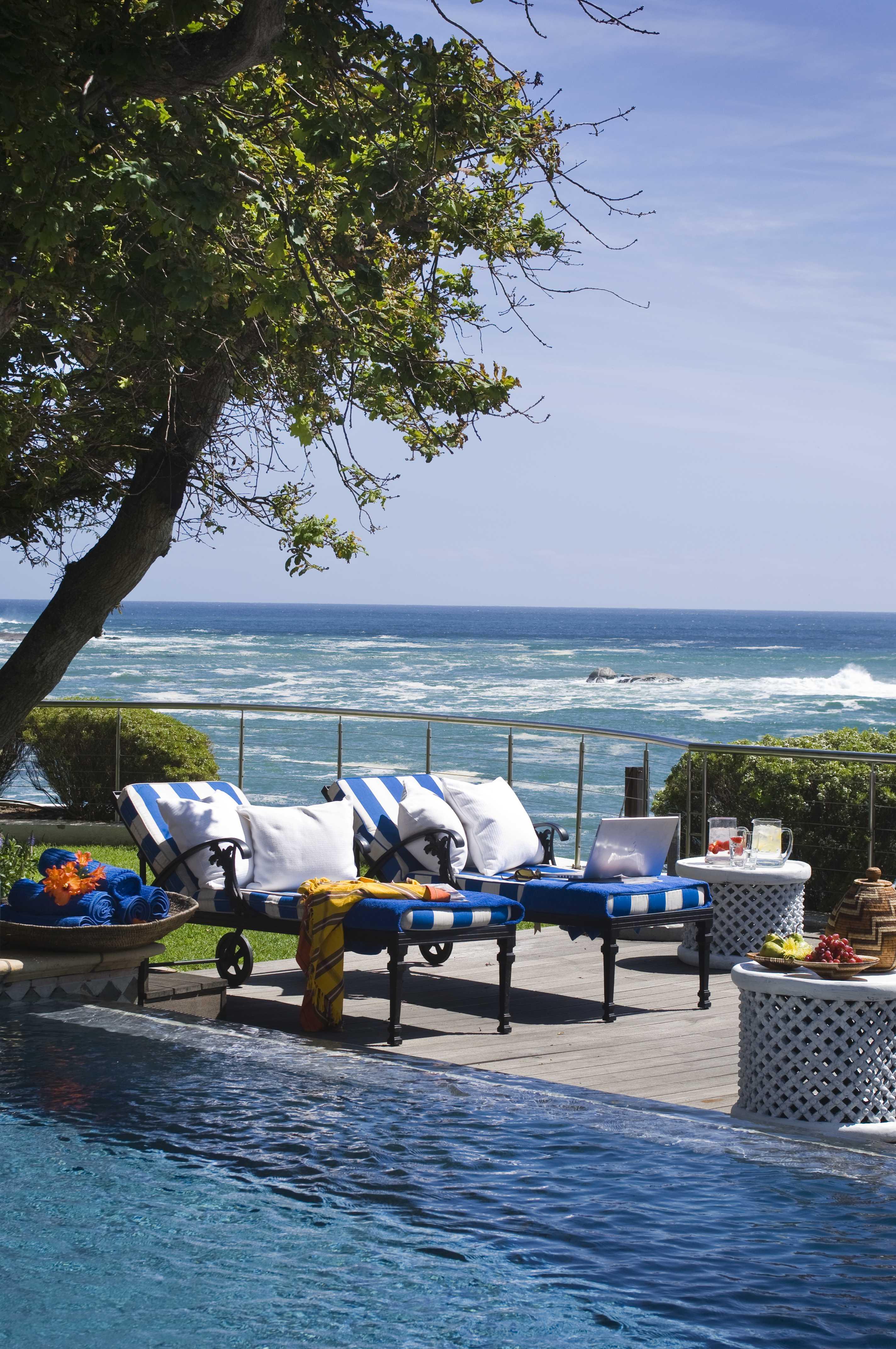 Twelve Apostles & 5*