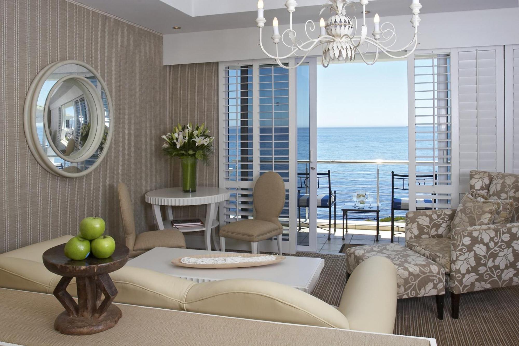 Twelve Apostles & Hotel 5*